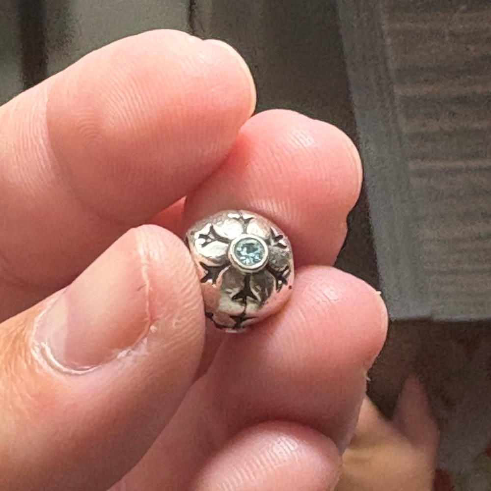 Snowflake retired pandora charm